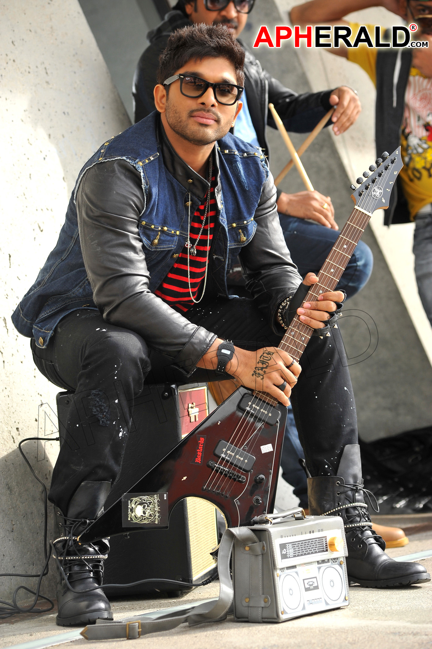 Idharammayilatho latest stills